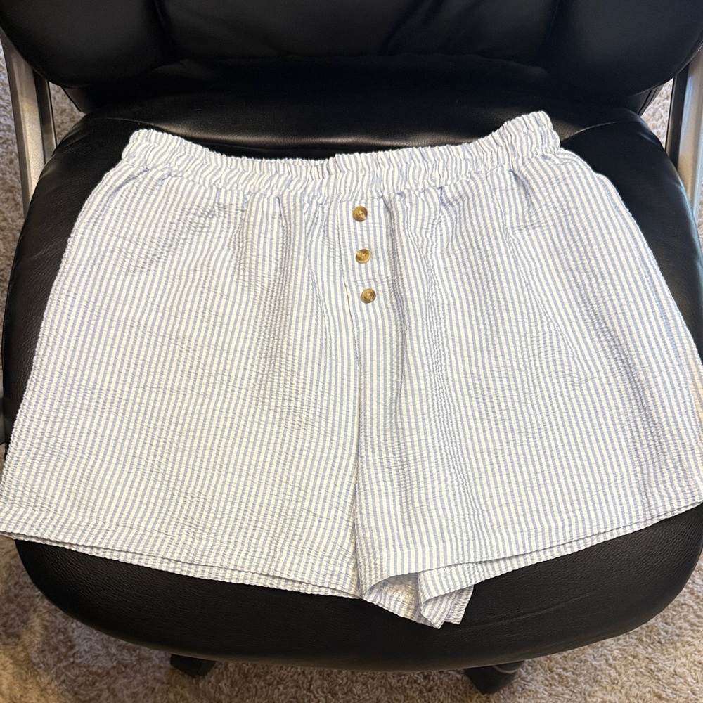 Striped White and Blue Women's Shorts brand new boutique size XL